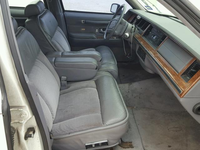 1LNLM83W5RY678768 - 1994 LINCOLN TOWN CAR C WHITE photo 5