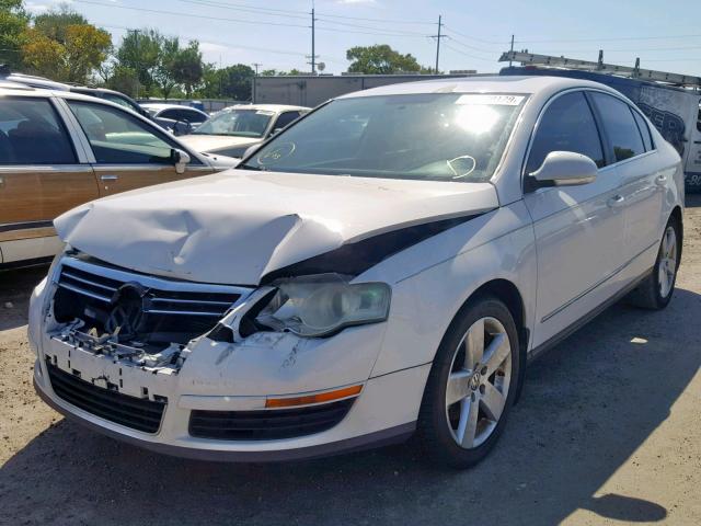 WVWAK93C78P046629 - 2008 VOLKSWAGEN PASSAT KOM WHITE photo 2