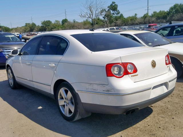 WVWAK93C78P046629 - 2008 VOLKSWAGEN PASSAT KOM WHITE photo 3