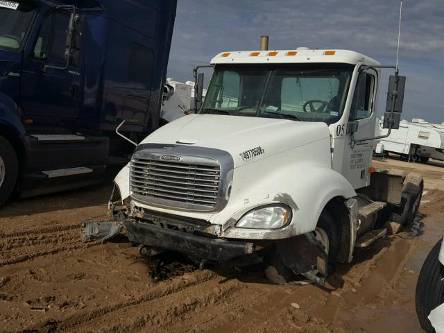 1FUJA6CG31LJ29372 - 2001 FREIGHTLINER COLUMBIA C WHITE photo 2