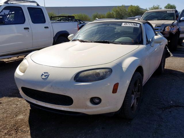 JM1NC25F160106536 - 2006 MAZDA MX-5 MIATA WHITE photo 2