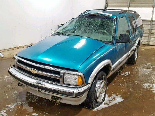 1GNDT13W0T2302712 - 1996 CHEVROLET BLAZER GREEN photo 2