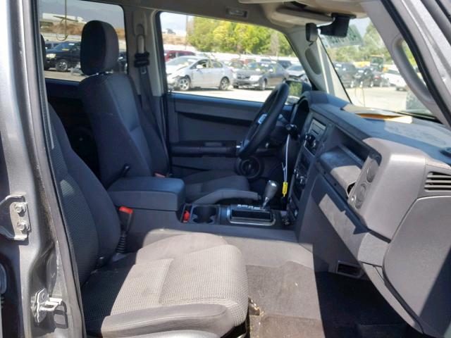 1J8HH48K88C114646 - 2008 JEEP COMMANDER GRAY photo 5