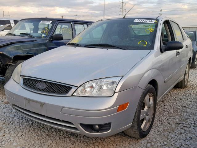 1FAFP34N77W311547 - 2007 FORD FOCUS ZX4 SILVER photo 2