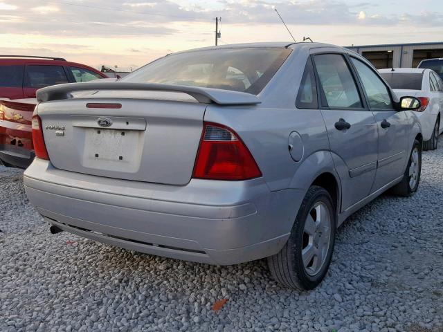 1FAFP34N77W311547 - 2007 FORD FOCUS ZX4 SILVER photo 4