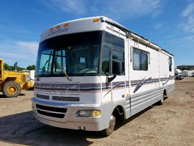 3FCMF53GXVJA18453 - 1998 WINNEBAGO CHIEFTAIN WHITE photo 2