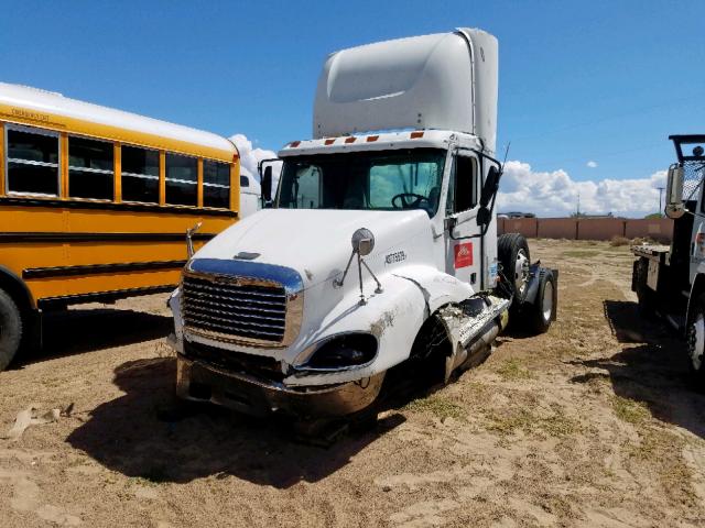 1FUBA5CG05LV37588 - 2005 FREIGHTLINER CONVENTION WHITE photo 2