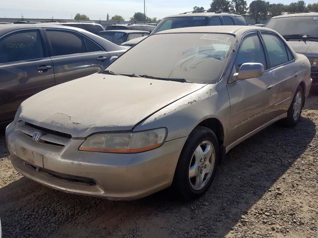 1HGCG1645YA001046 - 2000 HONDA ACCORD LX BEIGE photo 2