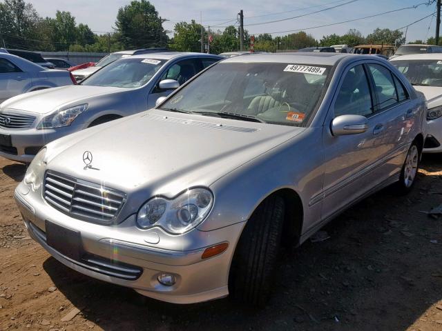 WDBRF84J65F611368 - 2005 MERCEDES-BENZ C 320 4MAT SILVER photo 2