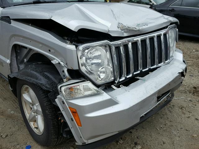 1J4PN5GK3BW596123 - 2011 JEEP LIBERTY LI SILVER photo 9