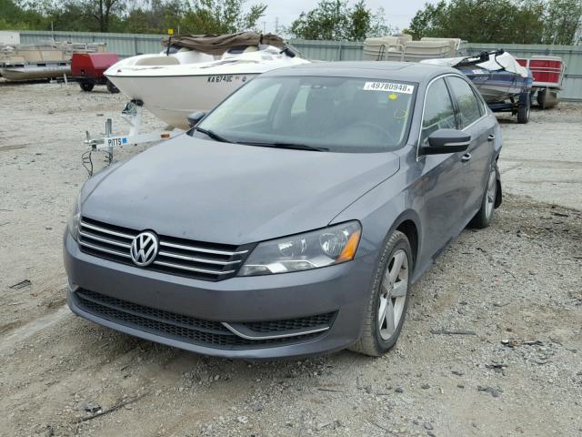 1VWBP7A39DC018407 - 2013 VOLKSWAGEN PASSAT SE GRAY photo 2