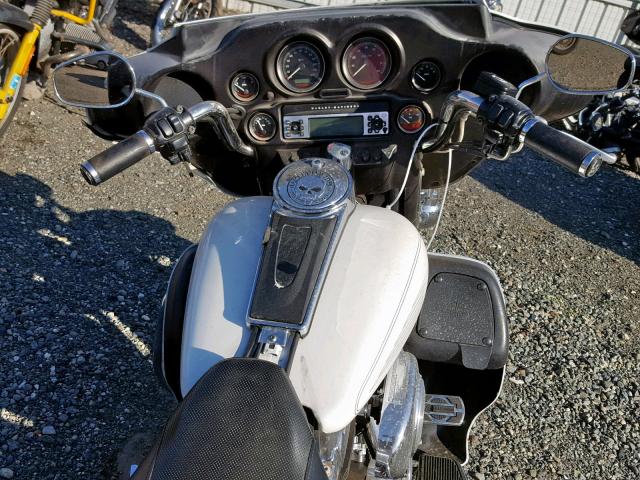 1HD1FCW144Y600126 - 2004 HARLEY-DAVIDSON FLHTCUI WHITE photo 5
