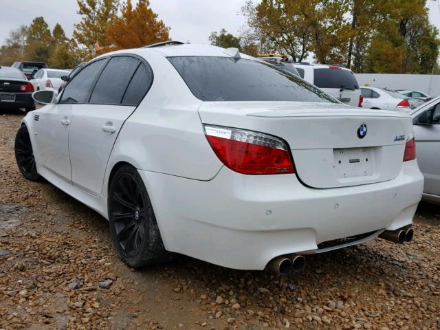 WBSNB935X6B583386 - 2006 BMW M5 WHITE photo 3