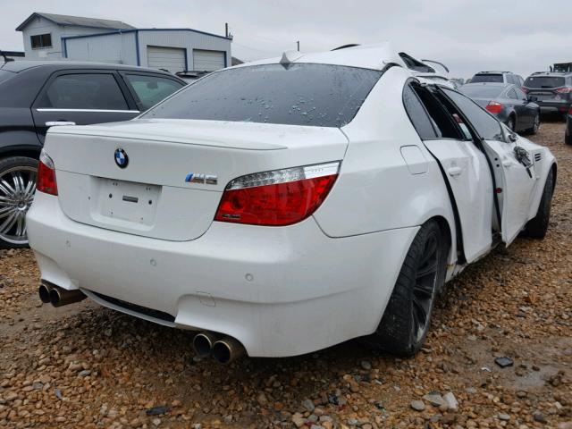 WBSNB935X6B583386 - 2006 BMW M5 WHITE photo 4