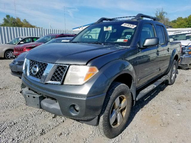 1N6AD07W46C402935 - 2006 NISSAN FRONTIER C GRAY photo 2