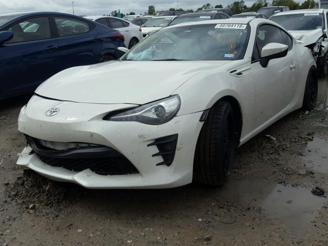 JF1ZNAA11H9702539 - 2017 TOYOTA 86 BASE WHITE photo 2