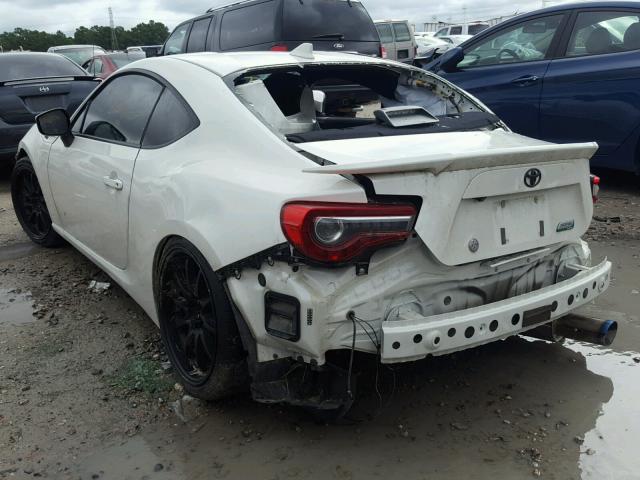 JF1ZNAA11H9702539 - 2017 TOYOTA 86 BASE WHITE photo 3