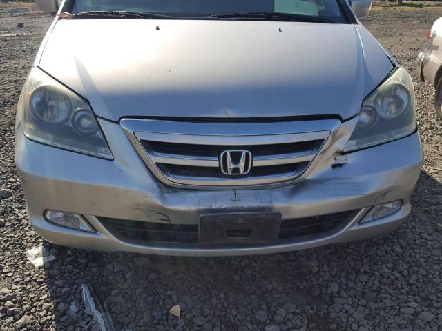 5FNRL38815B010040 - 2005 HONDA ODYSSEY TO SILVER photo 9