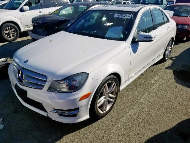 WDDGF4HB2DA871935 - 2013 MERCEDES-BENZ C 250 WHITE photo 2