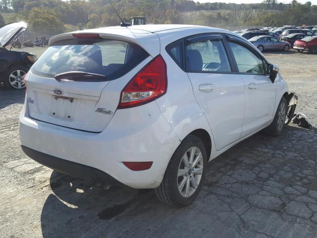 3FADP4EJ4DM103307 - 2013 FORD FIESTA SE WHITE photo 4