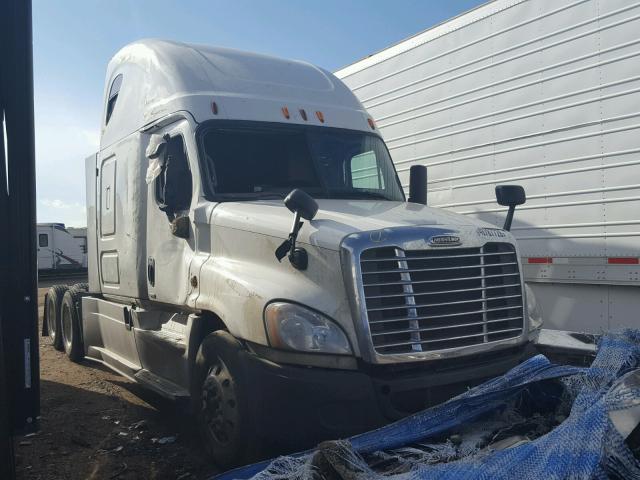 3AKJGLD56FSGD3872 - 2015 FREIGHTLINER CASCADIA 1 WHITE photo 1