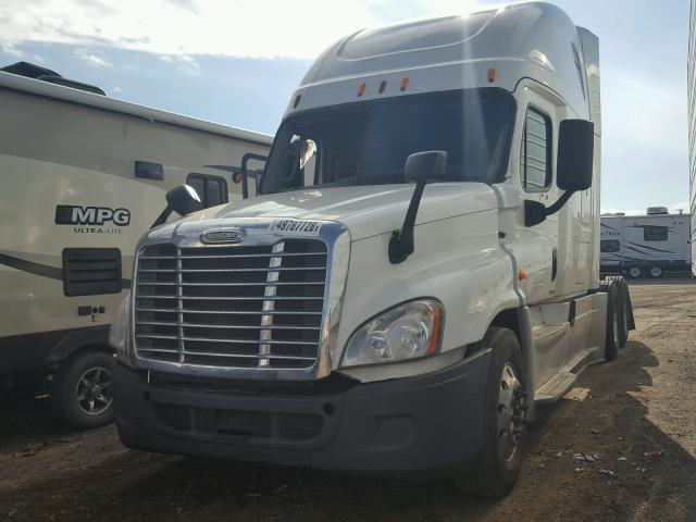 3AKJGLD56FSGD3872 - 2015 FREIGHTLINER CASCADIA 1 WHITE photo 2