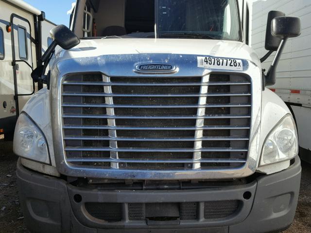 3AKJGLD56FSGD3872 - 2015 FREIGHTLINER CASCADIA 1 WHITE photo 7