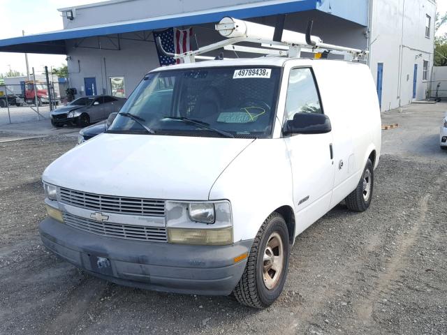 1GCDM19W31B142576 - 2001 CHEVROLET ASTRO WHITE photo 2