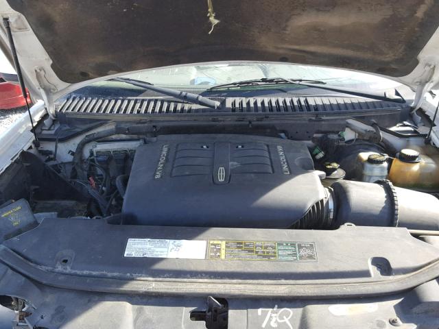 5LMFU27R44LJ33341 - 2004 LINCOLN NAVIGATOR 白色 照片 7
