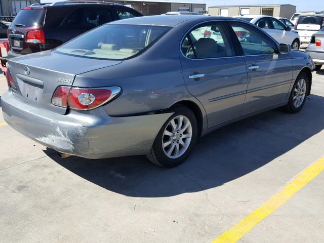 JTHBF30G020030557 - 2002 LEXUS ES 300 GRAY photo 4