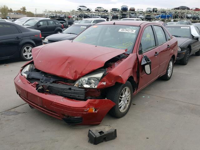 1FAFP34N45W213976 - 2005 FORD FOCUS ZX4 RED photo 2