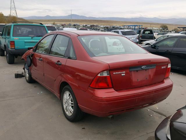 1FAFP34N45W213976 - 2005 FORD FOCUS ZX4 RED photo 3