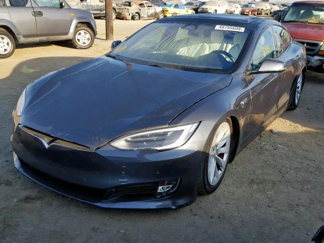 5YJSA1E24JF248387 - 2018 TESLA MODEL S رمادي صورة 2
