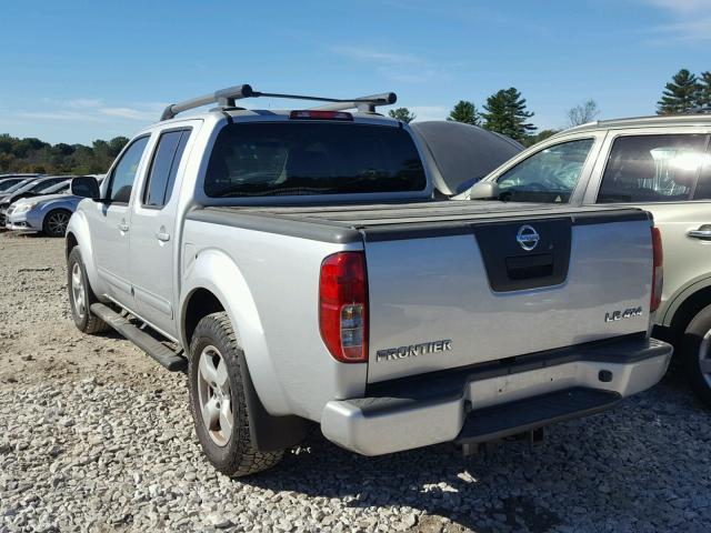 1N6AD07W57C456858 - 2007 NISSAN FRONTIER C SILVER photo 3