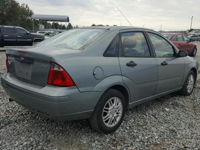 1FAFP34N55W242838 - 2005 FORD FOCUS ZX4 GREEN photo 4