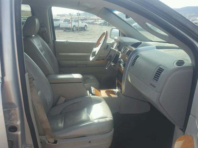 1A8HW58247F534719 - 2007 CHRYSLER ASPEN LIMI SILVER photo 5