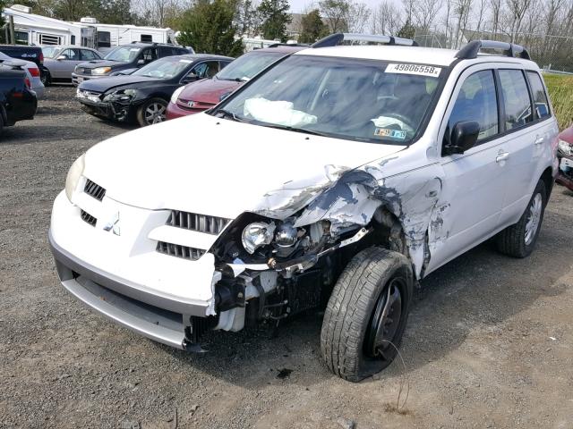 JA4LZ31F15U039990 - 2005 MITSUBISHI OUTLANDER WHITE photo 2