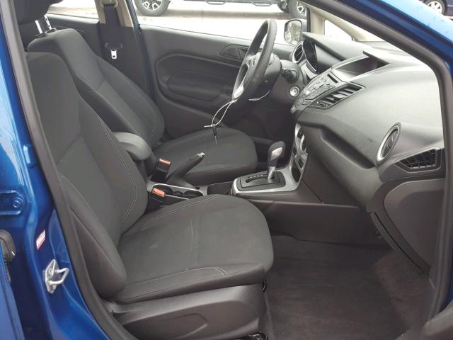 3FADP4BJ6JM124837 - 2018 FORD FIESTA SE BLUE photo 5