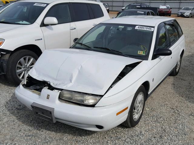 1G8ZK8271WZ206386 - 1998 SATURN SW2 WHITE photo 2