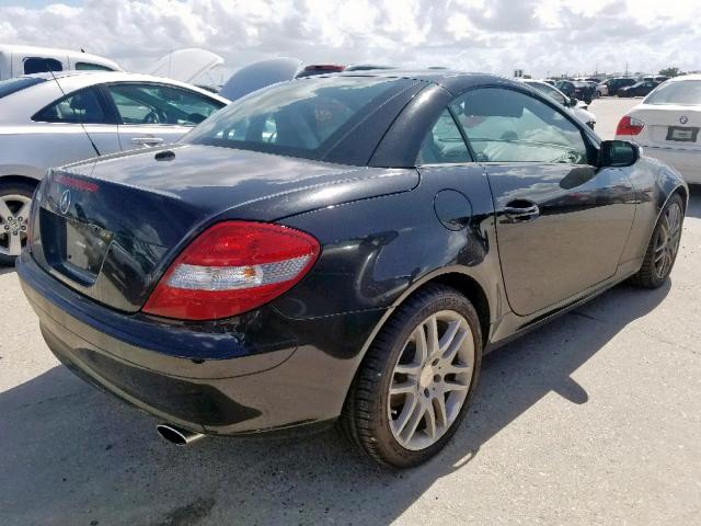 WDBWK54F08F183262 - 2008 MERCEDES-BENZ SLK 280 BLACK photo 4