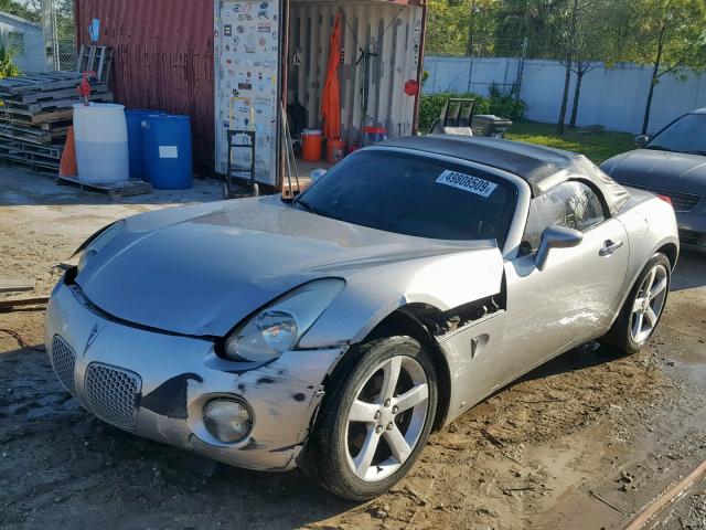 1G2MB35BX6Y113153 - 2006 PONTIAC SOLSTICE SILVER photo 2