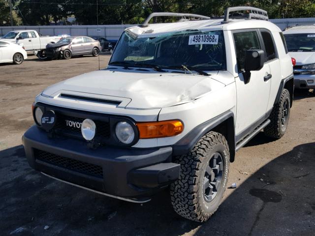 JTEBU11FX8K034285 - 2008 TOYOTA FJ CRUISER WHITE photo 2