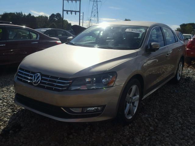 1VWAS7A34FC111249 - 2015 VOLKSWAGEN PASSAT S GOLD photo 2