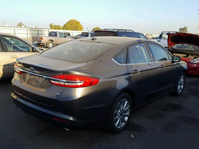 3FA6P0H72HR222127 - 2017 FORD FUSION SE GRAY photo 4