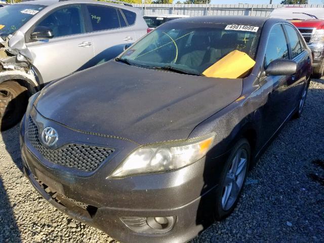 4T1BF3EK9AU086482 - 2010 TOYOTA CAMRY BASE GRAY photo 2