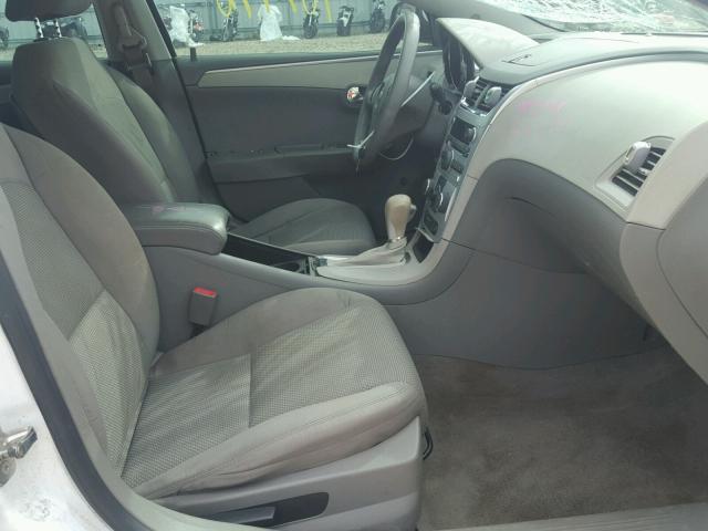 1G1ZC5E08CF298067 - 2012 CHEVROLET MALIBU 1LT WHITE photo 5