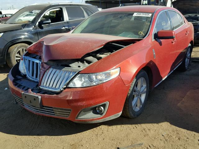 1LNHM93R99G630329 - 2009 LINCOLN MKS RED photo 2