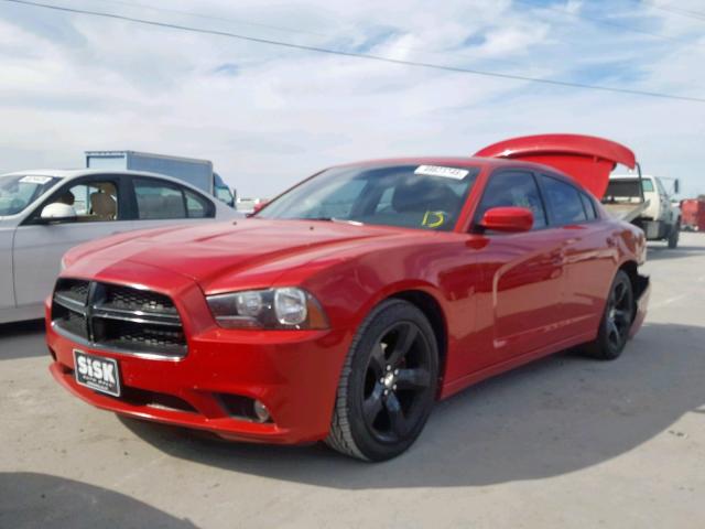 2C3CDXHGXDH521177 - 2013 DODGE CHARGER SX RED photo 2