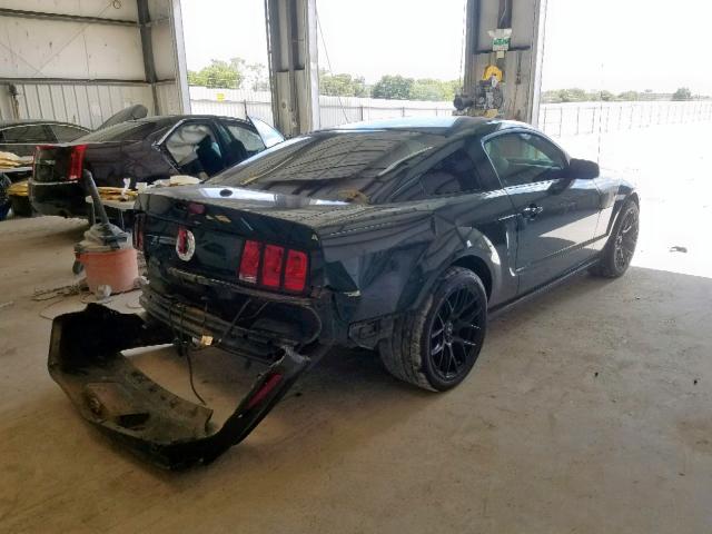 1ZVHT82H285186888 - 2008 FORD MUSTANG GT BLACK photo 4