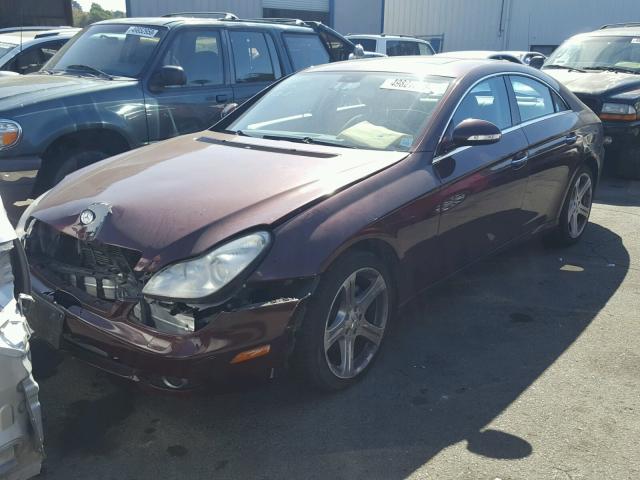 WDDDJ75X26A048413 - 2006 MERCEDES-BENZ CLS 500C BURGUNDY photo 2